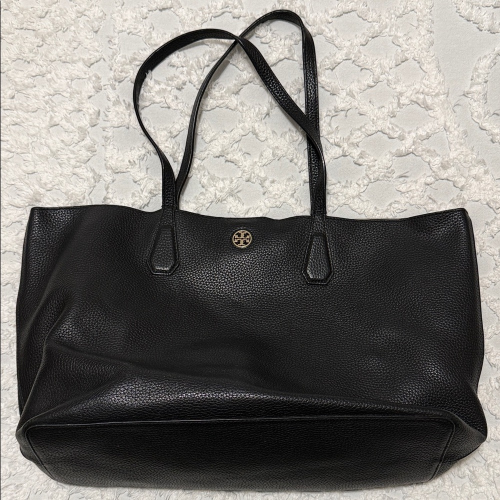 $100 🛍️ Tory Burch Perry Black Pebbled Tote 
Regular price $395